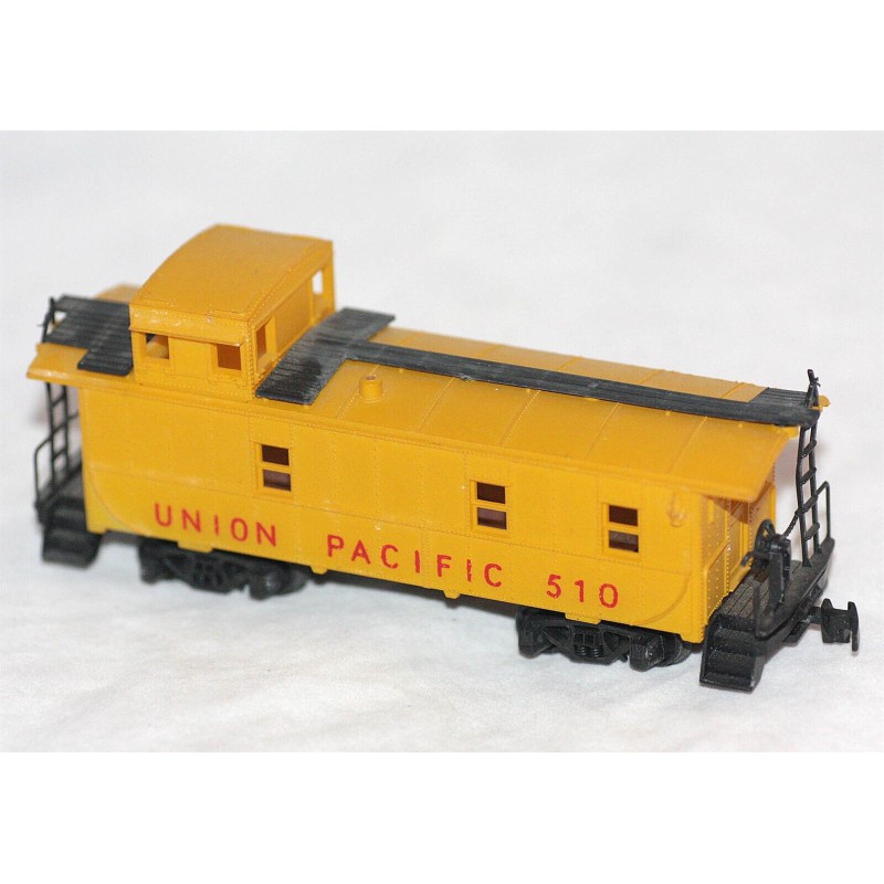 AHM HO Scale Union pacific caboose. -510